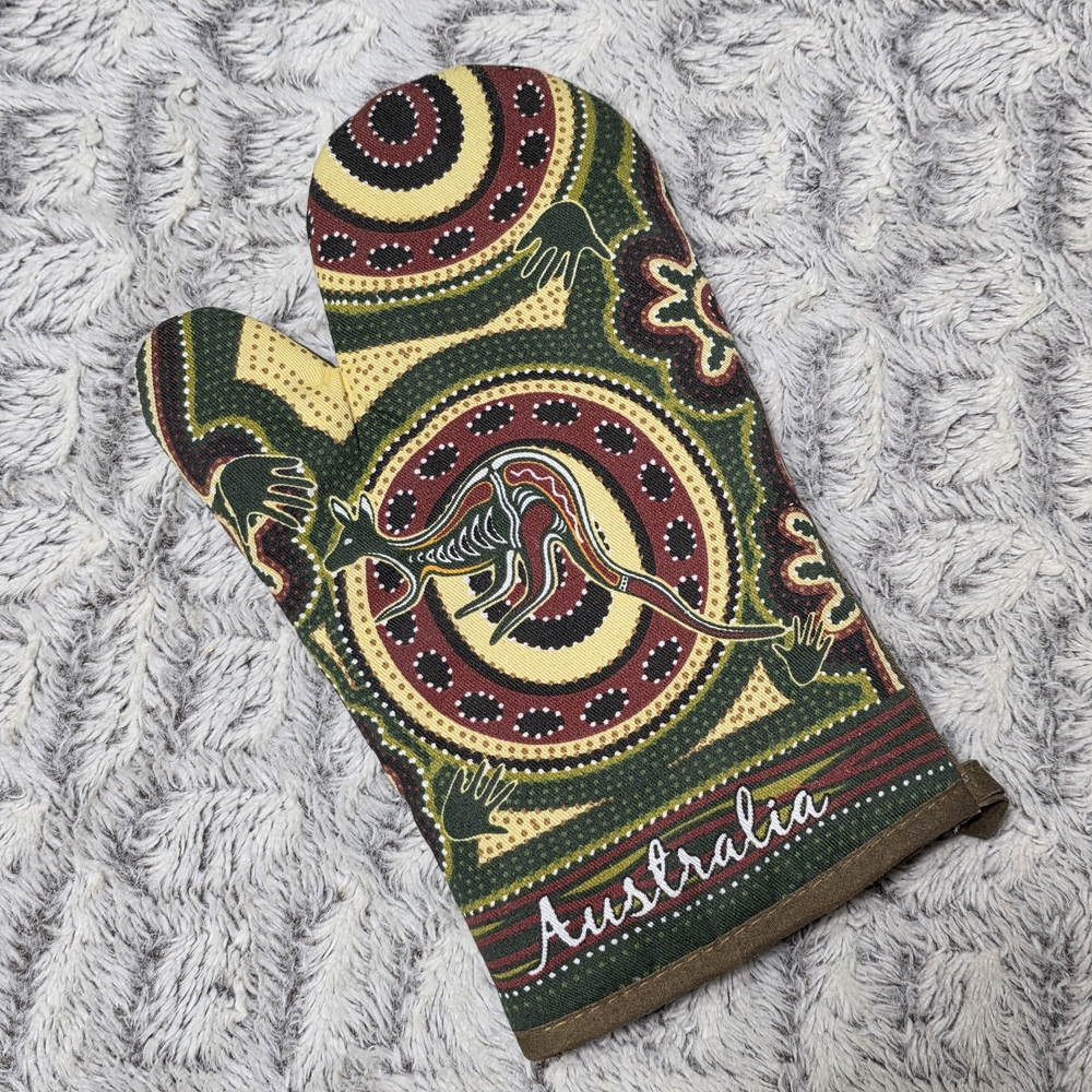 Australia Pot Holder Oven Mitt with Tribal Kangaroo Design